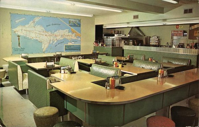 Totem Pole Restaurant - Vintage Postcard